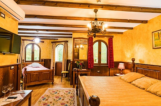Dhoma e Donikes dhe Skenderbeut nga Hotel Castle Park Berat - Albania 